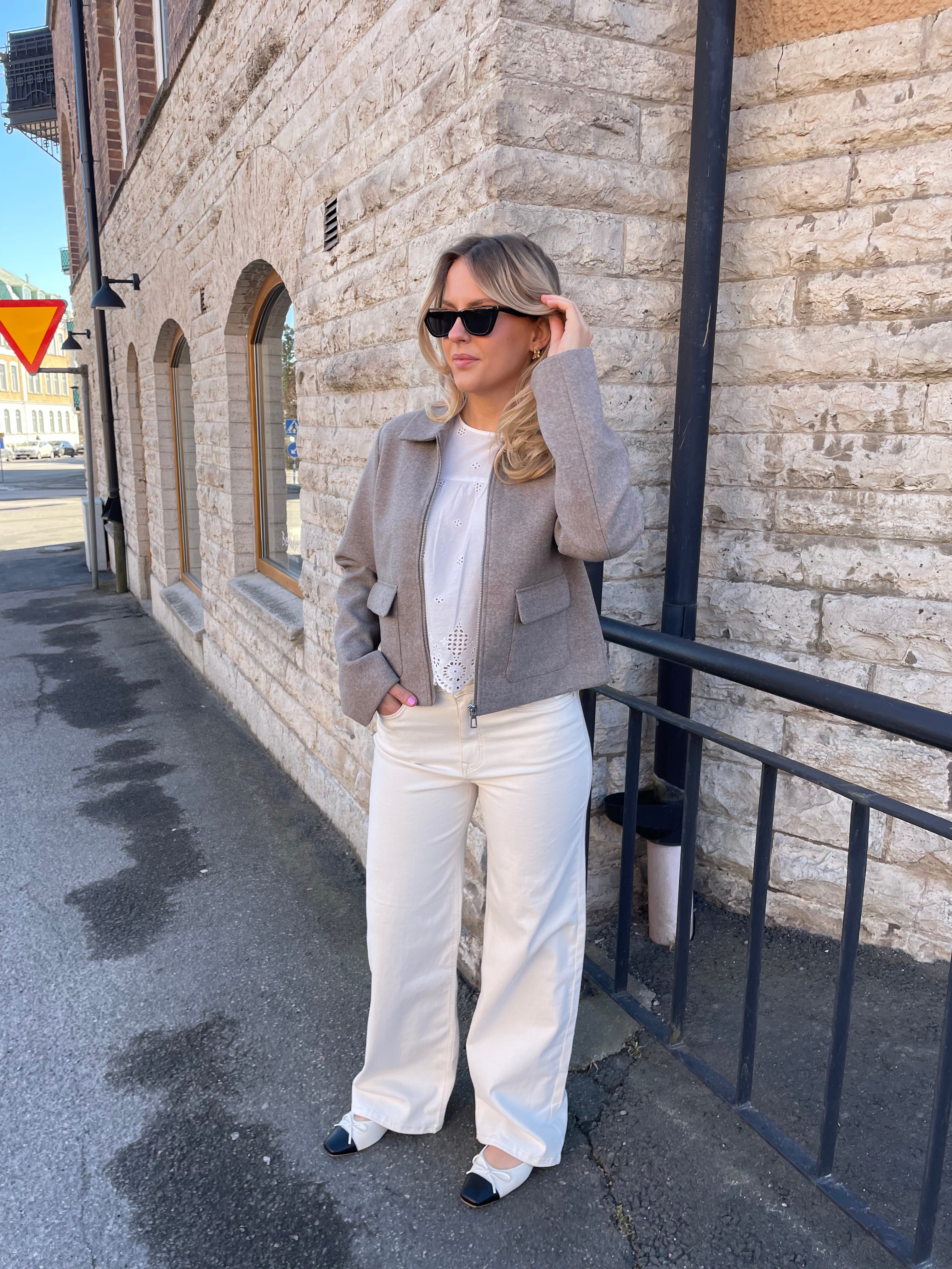 ONLVELA Jacket - Beige